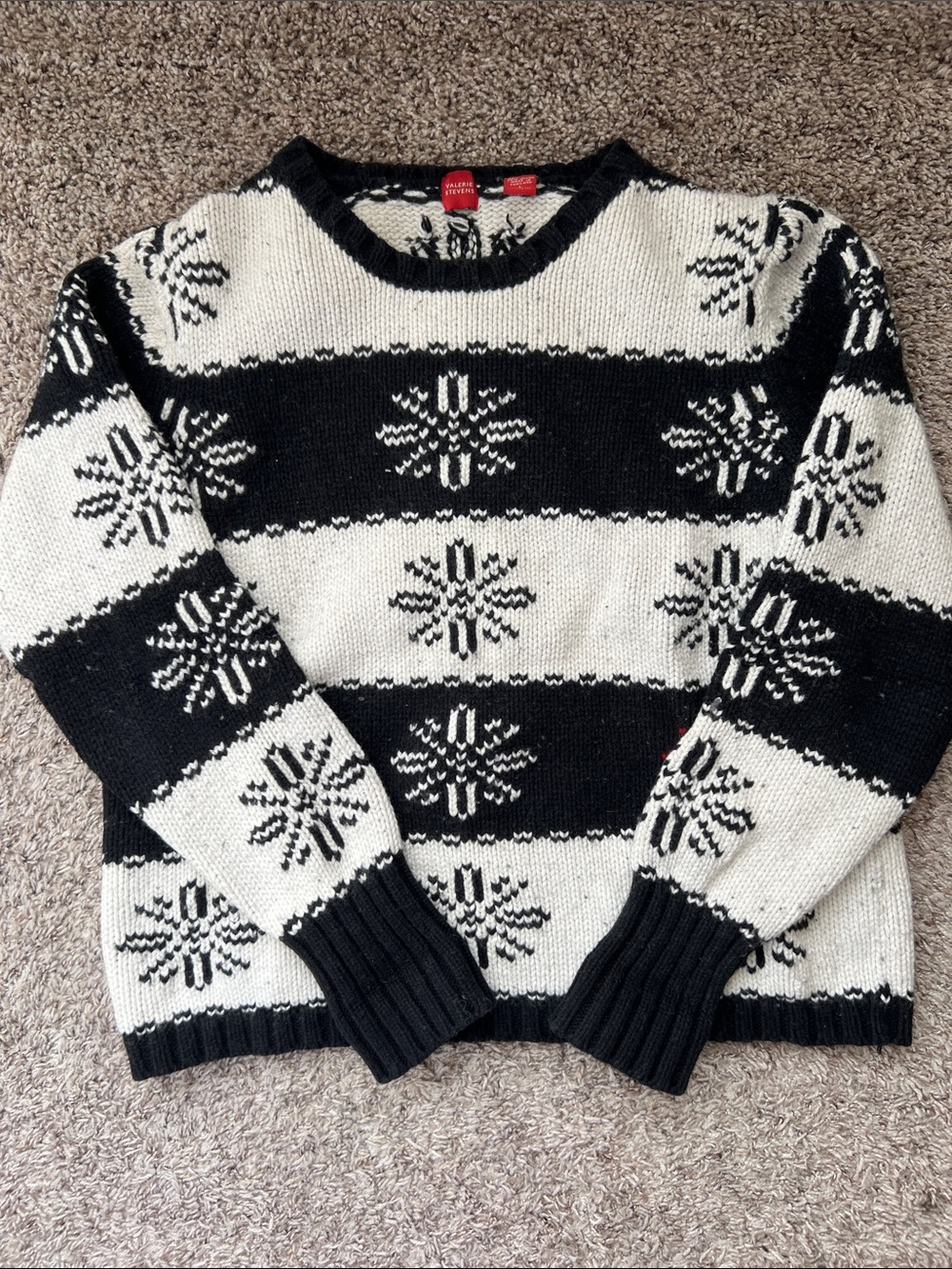 Vintage Valerie Stevens Black & White Snowflake Crewneck Sweater